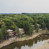 Holzhäuser im Camp Adventure in Dänemark (Seenland)