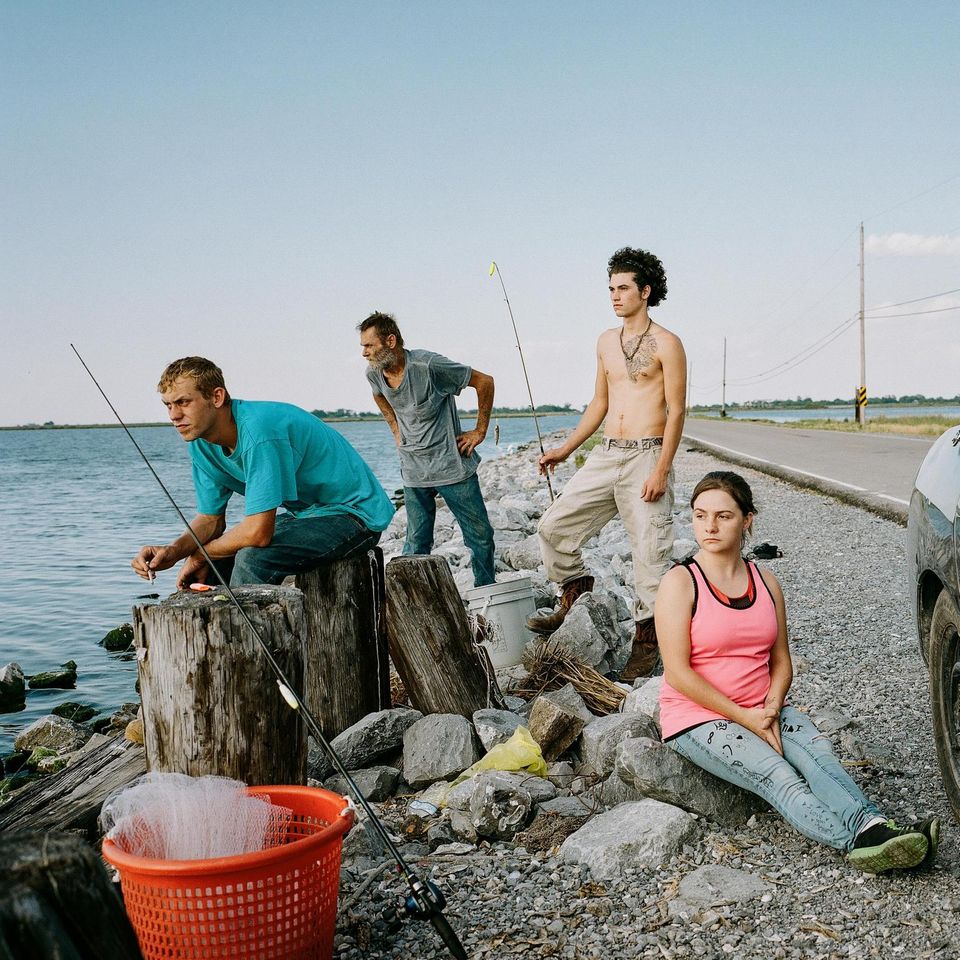 Eine Familie angelt in den Gewässern um die Isle de Jean Charles. Der Fisch, verkauft oder selbst gegessen, ist eine wichtige Ergänzung in einer Gegend, in der jeder Fünfte unter der Armutsgrenze lebt