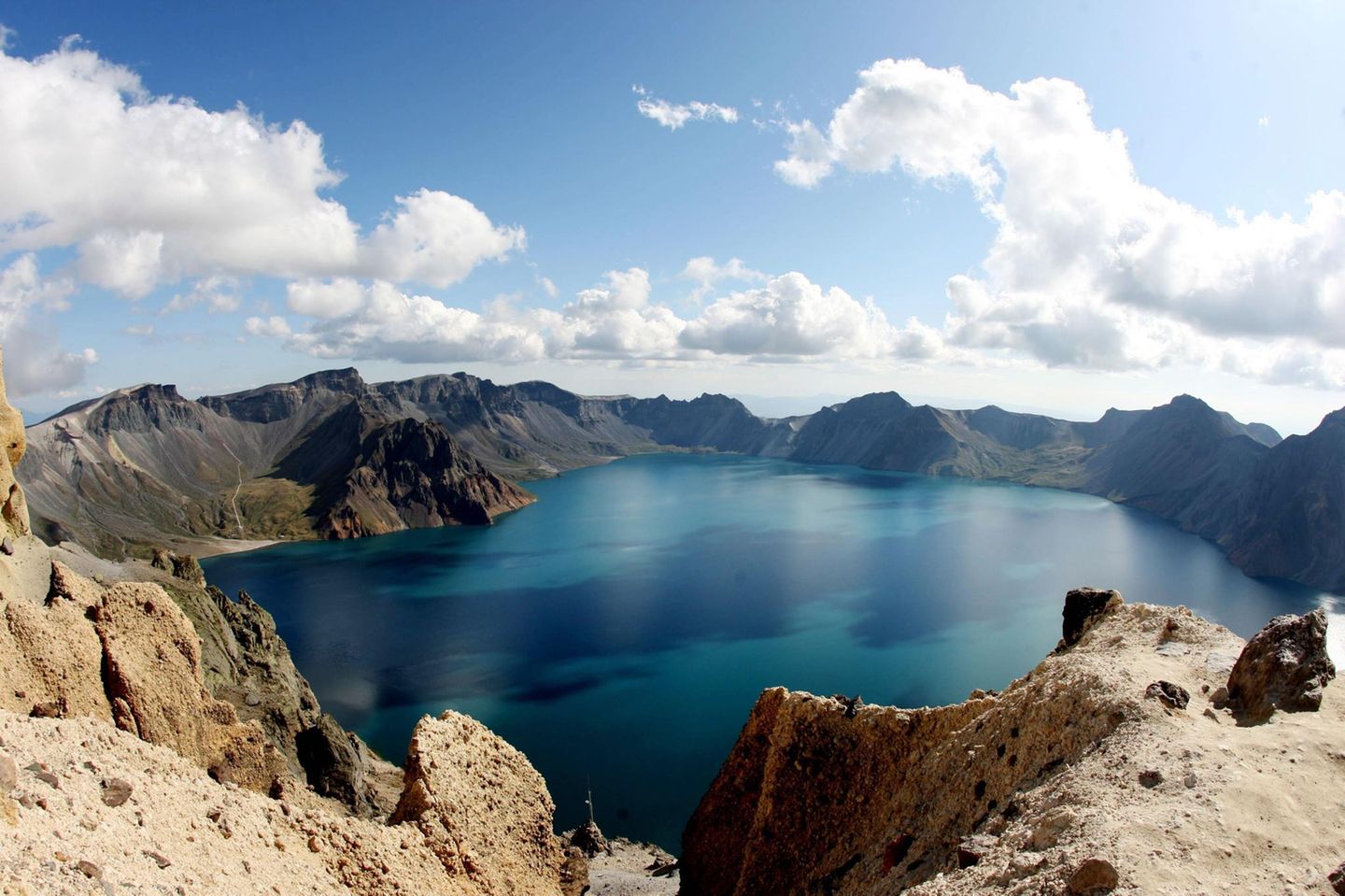 ein Blick auf die Berg Changbai und der Kratersee Himmelssee