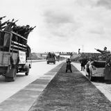 Adolf Hitler bei der Einweihung eines Autobahnabschnitts