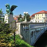 Brücke mit Drachenfigur