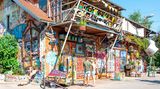 Bunt geschmcktes Haus