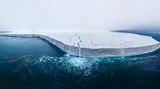 Sorgfältige Planung und günstige Wetterbedingungen waren die Voraussetzung für dieses eindrucksvolle Panorama der Eiskappe von Austfonna in Spitzbergen im Sommer. Das Bild ist zusammengesetzt aus 26 Einzelbildern.
