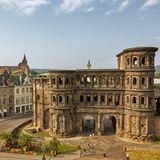 Porta Nigra in Trier zur blauen Stunde