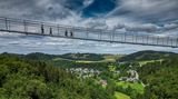 Skywalk in Willingen. *** NUR FUeR REDAKTIONELLE ZWECKE *** EDITORIAL USE ONLY ***<p>Der neue Skywalk am Freitag den 30. Juni 2023 in Willingen. Erste Eindruecke von der Schwebebruecke neben der Ski-Sprungschanze. Deutschland NRW Willingen Copyright: RalfxRottmann **