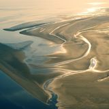 Deutschland, Schleswig-Holstein, Luftaufnahme Wattenmeer, Ebbe, Watt, Gezeiten, Landschaft, natur, Europa, 2005; QF; Germany, Schleswig-Holstein,\u000A\u000ANorth-Sea, low tide, \u000AAerial, starting St.Peter-Ording,\u000A\u000ADeutschland,Schleswig-Holstein,\u000ANordsee, Watt, Flug von\u000ASt.Peter-Ording, Nordfriesland,\u000A20.06.2005\u000A\u000A(Bildtechnik: sRGB, \u000A48.56 MByte vorhanden)