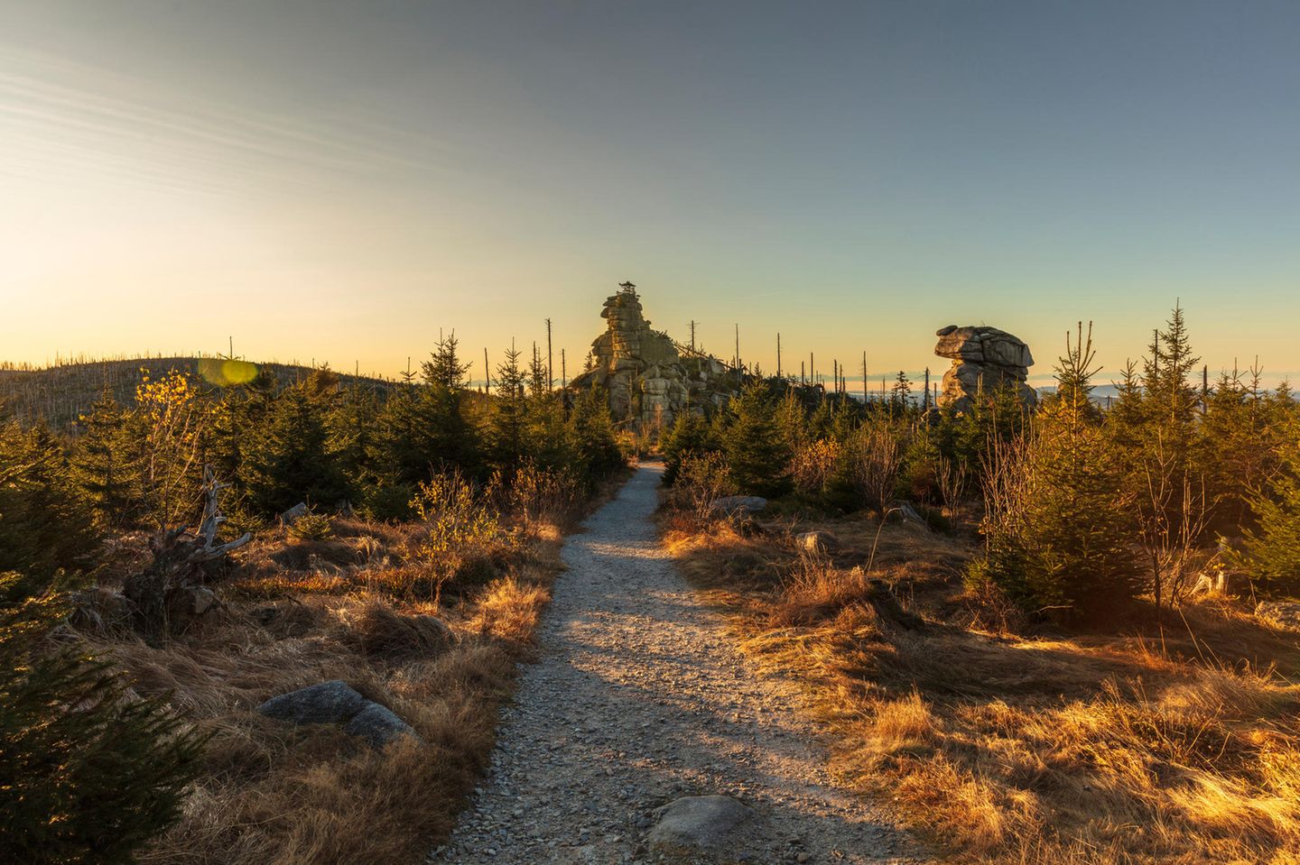 Längster (Weit-)Wanderweg: Goldsteig Mount Dreisessel early morning on a late autumn day, Waldkirchen, Bavarian Forest