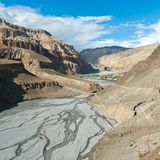 Fluss, der durch die Schluchten von Kali Gadaki fließt