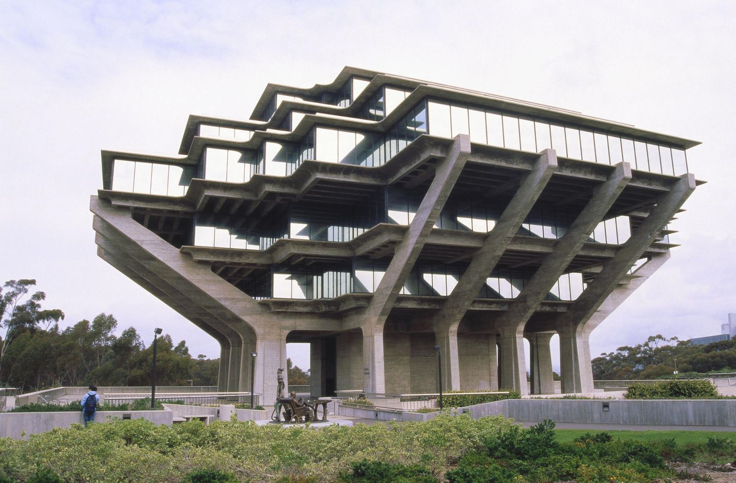 Das Gerippe von San Diego: Geisel Library Aussenansicht der Geisel Library, La Jolla, Kalifornien