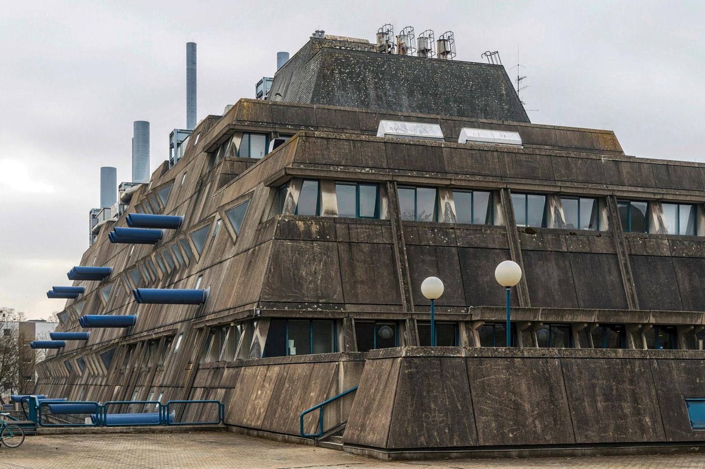 Schlachtschiff mit Kanonen: Der Mäusebunker Aussenansicht des Mäusebunkers in Berlin
