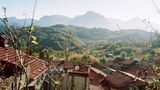 ein Blick von oben auf die Häuser der Gebirgswelt Garfagnana