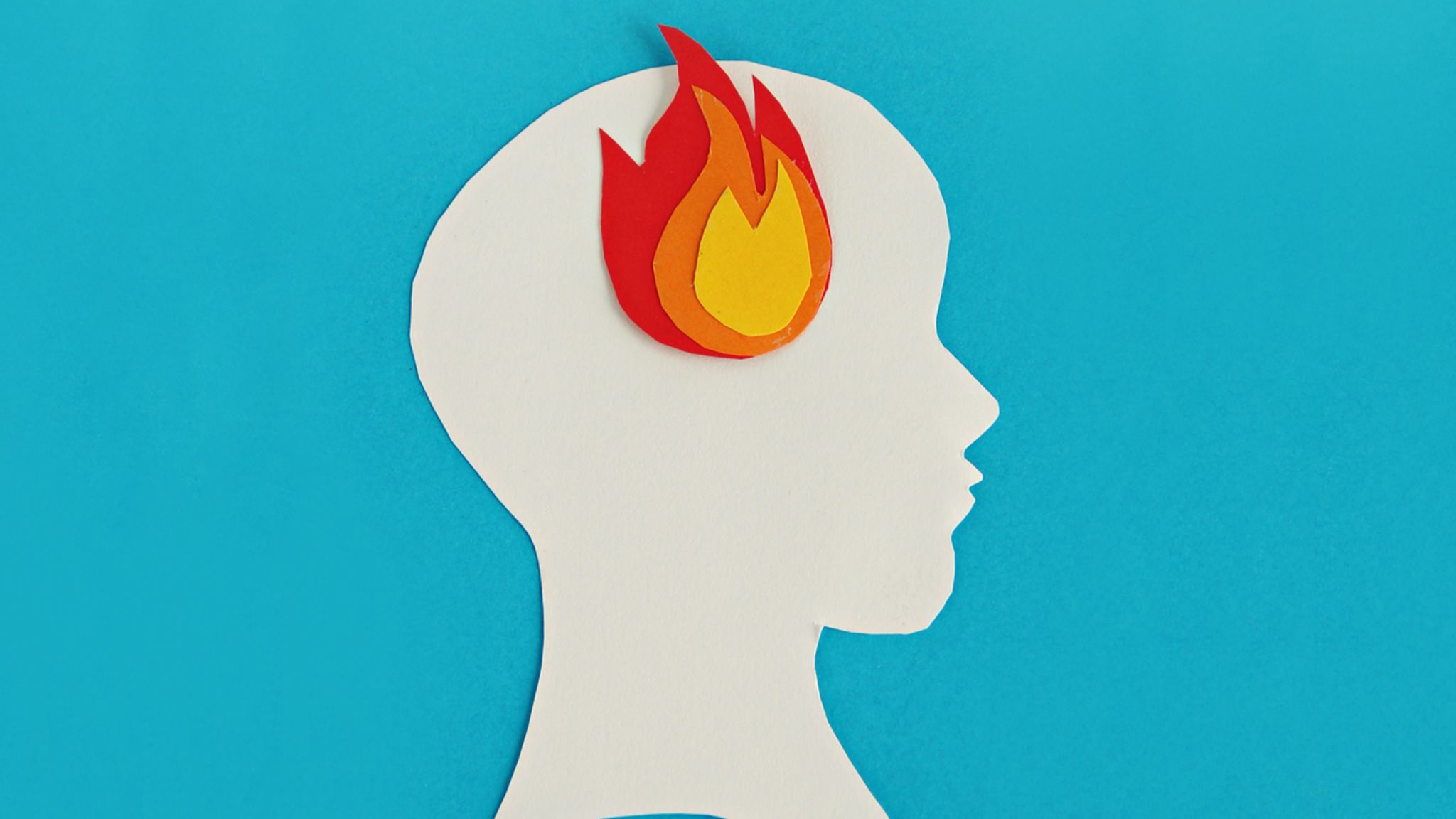 Illustration zeigt einen scherenschnittartigen Kopf mit einer Flamme