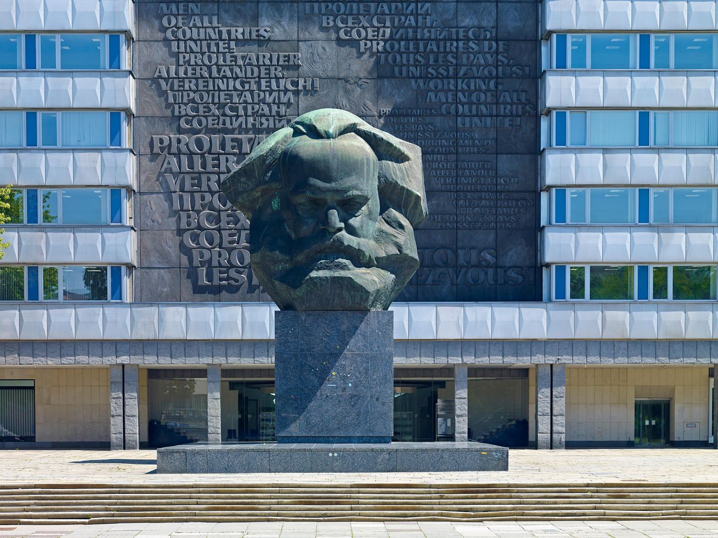 Karl-Marx-Monument, Chemnitz: ein kapitalistischer Kopf Karl Marx Monument