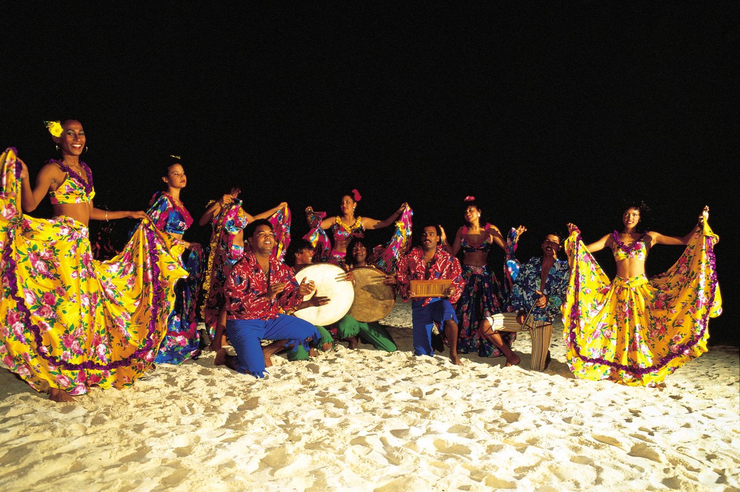 Mit "Sega" den Rhythmus der Insel spüren Sega-Tänzer am Strand von Mauritius