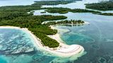 Helikopterblick auf die Buchten der Ile aux Cerfs
