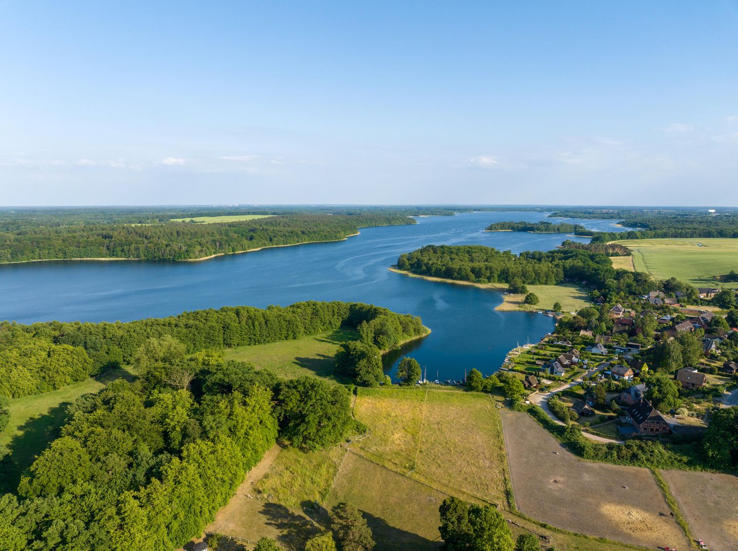 Seeblick: Gasthof mit langer Geschichte Blick auf den Schaalsee