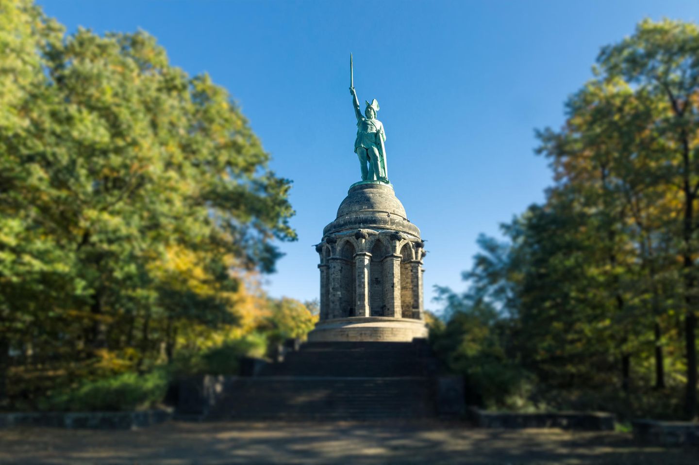 Hermannsdenkmal, Detmold: Held am falschen Platz Hermannsdenkmal