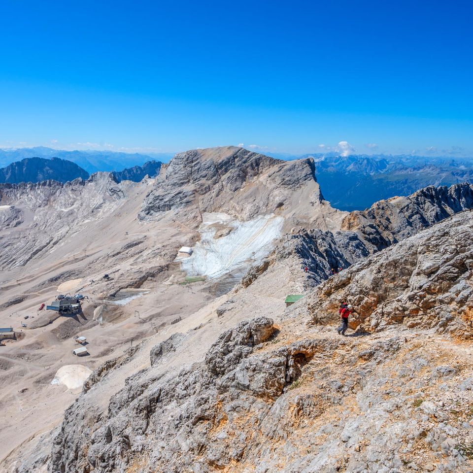 Experten gehen davon aus, dass Deutschland in den nächsten zehn Jahren gletscherfrei sein wird. Auf der Zugspitze ist die Gletscherschmelze bereits deutlich sichtbar