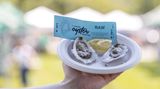 Austern auf einem Teller des Austern-Maine-Festivals