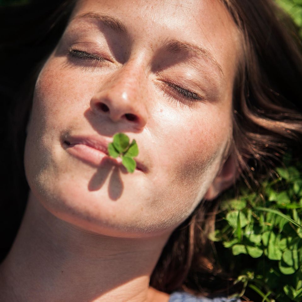 SKL-Glücksatlas: Glück ist ein kurzes, flüchtiges Hochgefühl. Was Glücksatlanten messen, ist beständiger: Die Umfragen erfassen Wohlbefinden oder Lebenszufriedenheit Glück ist ein kurzes, flüchtiges Hochgefühl. Was Glücksatlanten messen, ist beständiger: Die Umfragen erfassen Wohlbefinden oder Lebenszufriedenheit