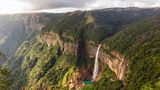 Nohkalikai-Wasserfälle: Wasserschauspiel durch Monsun Nohkalikai-Wasserfälle in Meghalaya