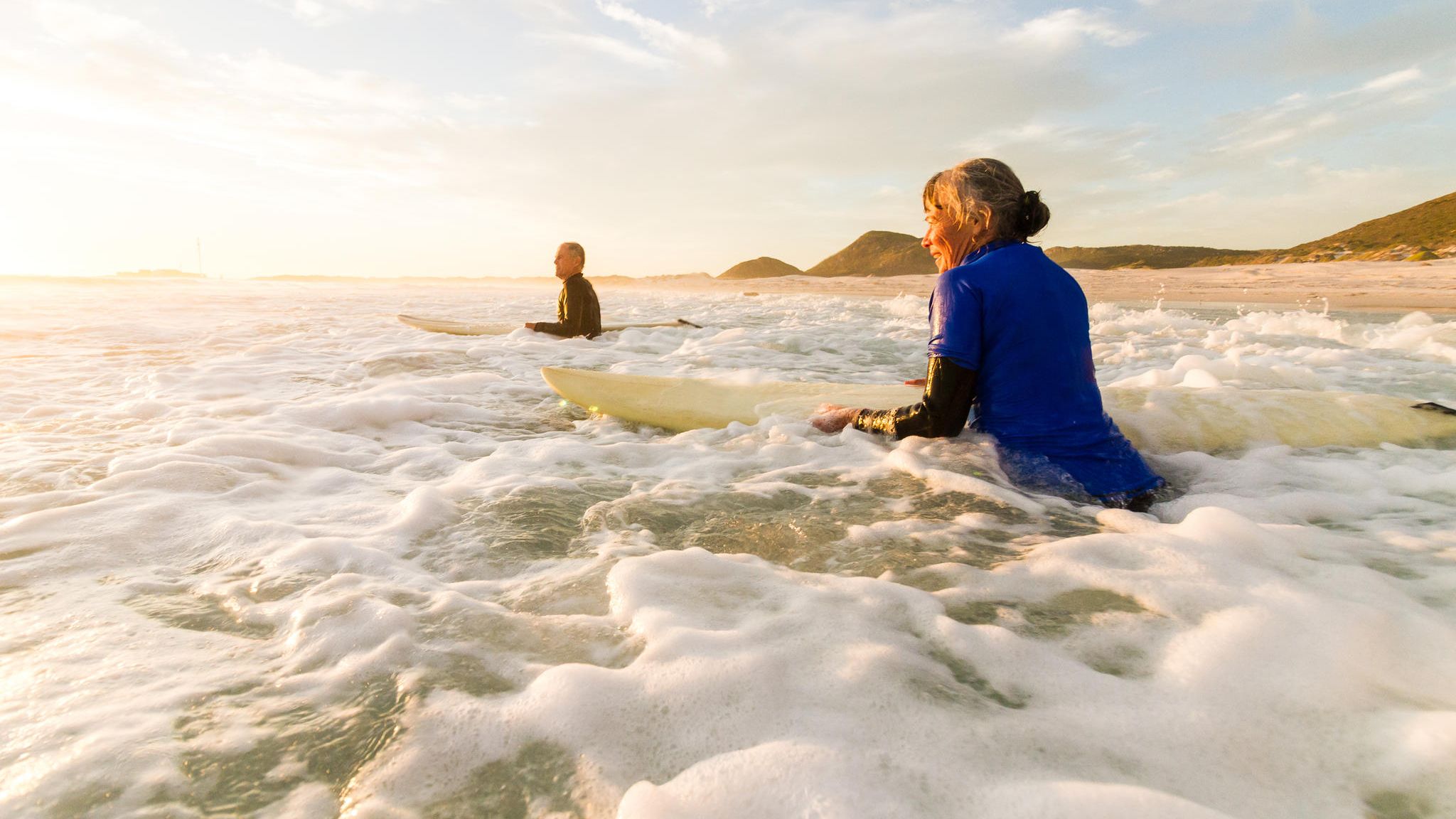 Zeit der Blüte oder der Krise? Zumindest gilt es, Ziele eigenmächtig festzulegen. Glück ereignet sich in der Lebensmitte, wenn Menschen im Leben ihre Richtung wählen