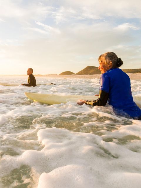 Zeit der Blüte oder der Krise? Zumindest gilt es, Ziele eigenmächtig festzulegen. Glück ereignet sich in der Lebensmitte, wenn Menschen im Leben ihre Richtung wählen