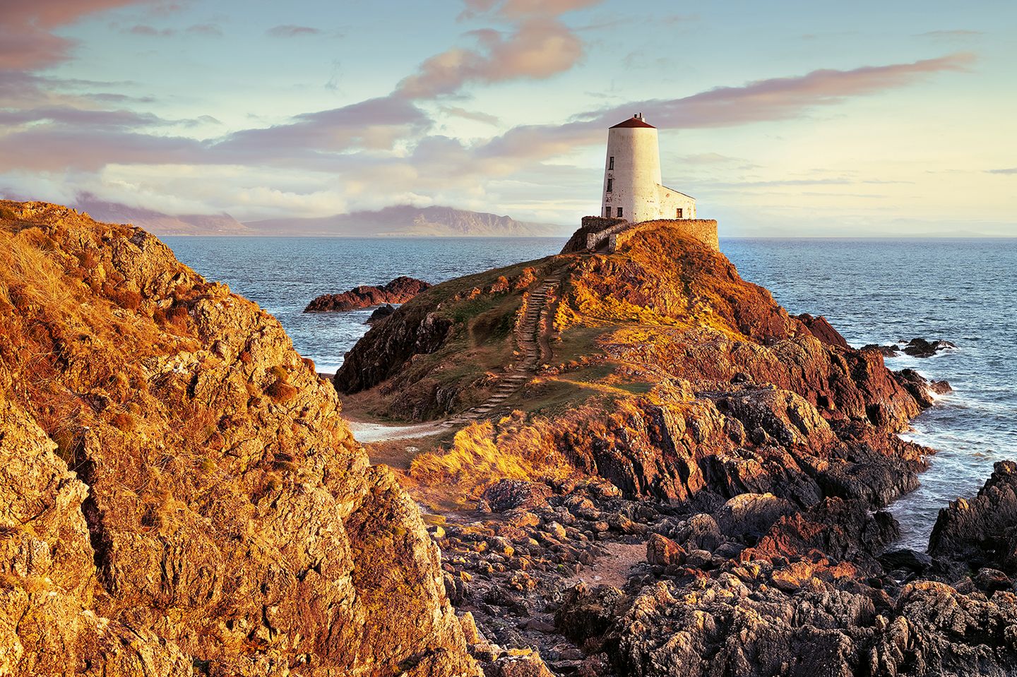 Ynys Llanddwyn, Wales