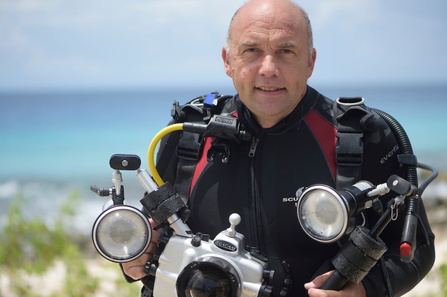 Im Rahmen der Ausstellung "Planet Ozean" im Gasometer Oberhausen ermöglicht Solvin Zankl den Besuchern am 26. September einzigartige Begegnungen mit der lebendigen Unterwasserwelt. Sein Vortrag startet um 19:30 Uhr, Ticketpreis 25 Euro (ermäßigt 22 Euro). Der Besuch der Ausstellung „Planet Ozean“ ist am Veranstaltungstag von 10 bis 18 Uhr beziehungsweise im Anschluss an den Vortrag bis 23 Uhr inbegriffen. Weitere Informationen finden Sie hier.