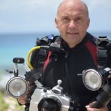 Im Rahmen der Ausstellung "Planet Ozean" im Gasometer Oberhausen ermöglicht Solvin Zankl den Besuchern am 26. September einzigartige Begegnungen mit der lebendigen Unterwasserwelt. Sein Vortrag startet um 19:30 Uhr, Ticketpreis 25 Euro (ermäßigt 22 Euro). Der Besuch der Ausstellung „Planet Ozean“ ist am Veranstaltungstag von 10 bis 18 Uhr beziehungsweise im Anschluss an den Vortrag bis 23 Uhr inbegriffen. Weitere Informationen finden Sie hier.