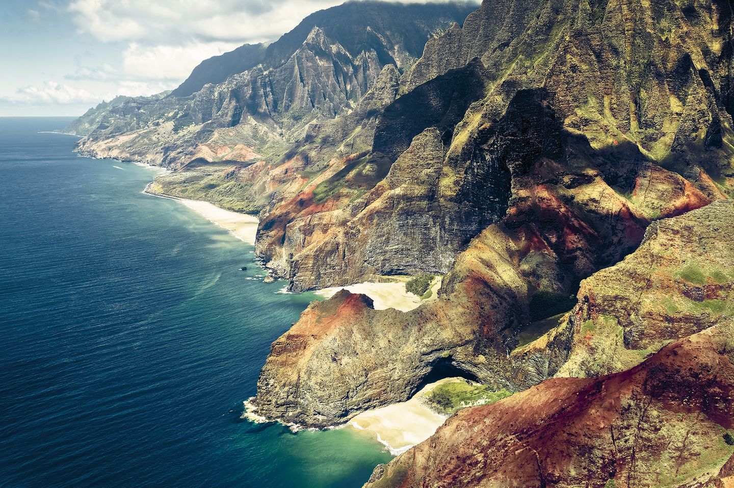 Zerklüfftete Küste von Kauai, der nördlichsten und ältesten der acht Hauptinseln von Hawaii, USA