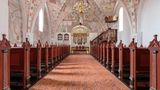 Der reich mit Fresken verzierte Innenraum der Keldby-Kirche.