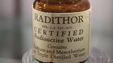 Flasche "Radithor" mit radioaktivem Wasser