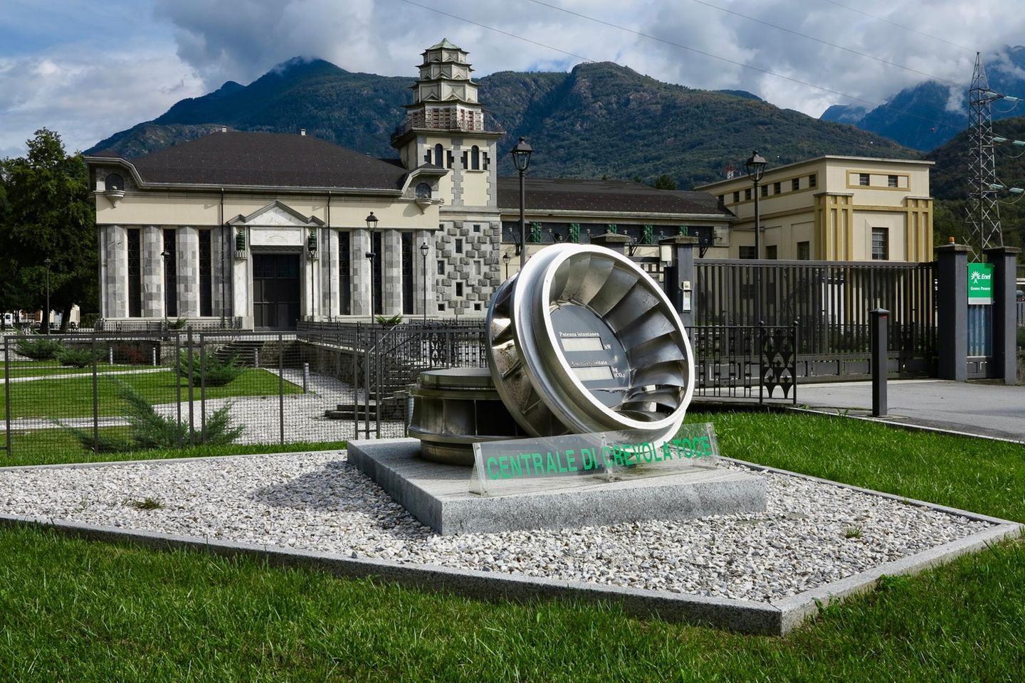 Domodossola, Piemont: Kathedralen der Energiegewinnung Wasserkraftwerk