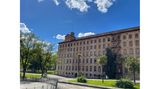 Leeres Fabrikgebäude von außen