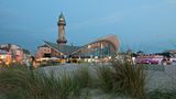 Teepot und Leuchtturm in Warnemünde