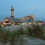 Teepot und Leuchtturm in Warnemünde