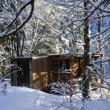 Cosy Cabins in den belgischen Ardennen bei Schnee im Winter