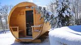 Saunafass im Schnee in der Toskana