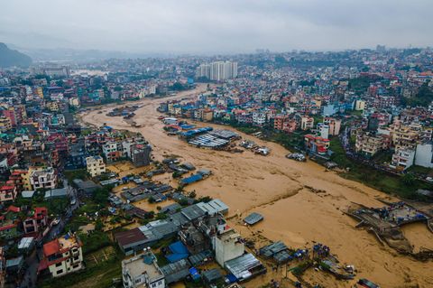 Eine Drohnenaufnahme zeigt das Ausmaß der Überschwemmungen des Nakhu-Fluss in Lalitpur im Kathmandu-Tal in Nepal