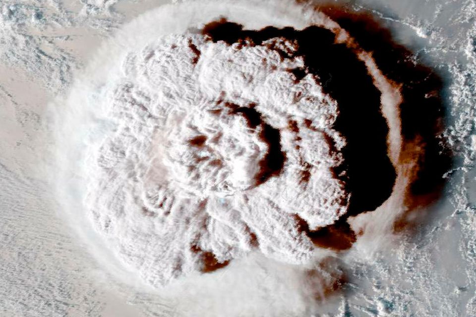 Die Asche, die der Tonga-Hunga Ha'apai in die Luft spuckte, verwandelte die nahegelegene Hauptstadt des Inselreichs Tonga in eine Mondlandschaft – und zog bis nach Australien 1.3447