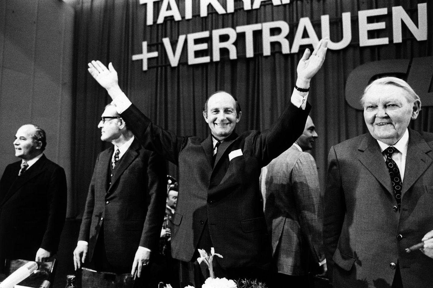 Hans Filbinger: die verschwiegenen Todesurteile Hans Filbinger bei einem Wahlkampfauftritt.