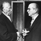 Konrad Adenauer und Hans Globke unterhalten sich