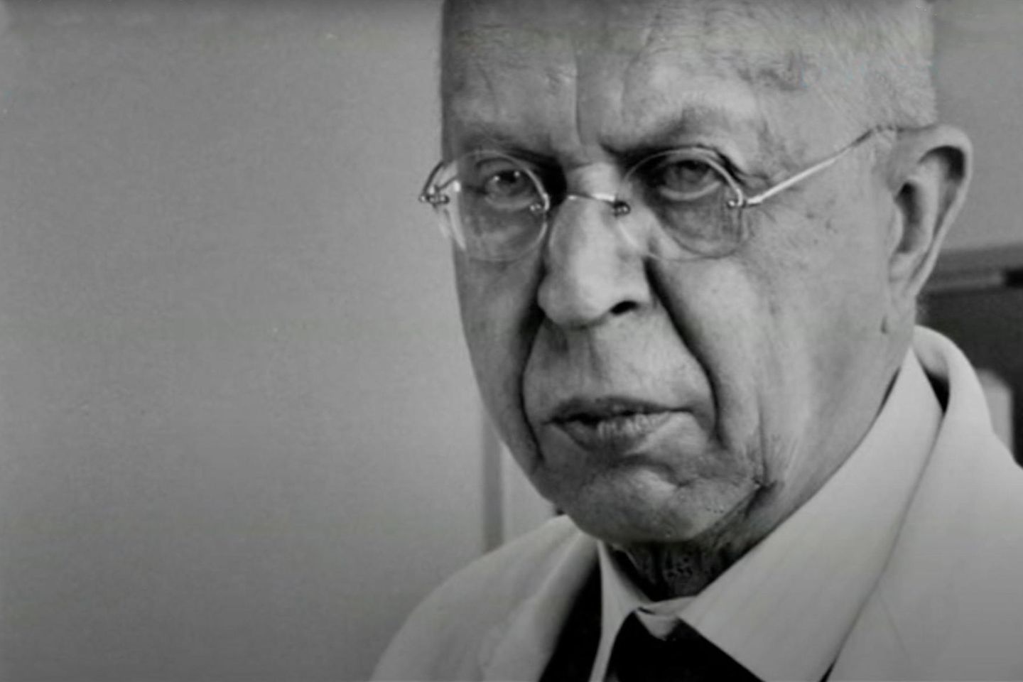 Julius Hallervorden: "Wunderbares Material, Schwachsinnige, Missbildungen" Porträt von Julius Hallervorden