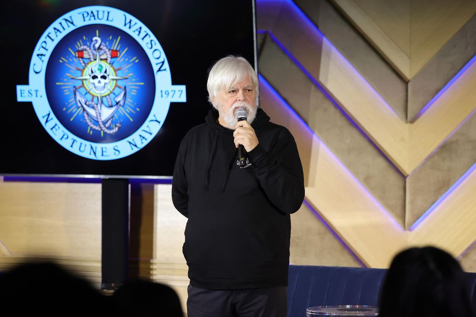 Ein Foto aus dem Jahr 2023: Paul Watson hält einen Vortrag über seine 2022 gegründete Captain Paul Watson Foundation  1.5004