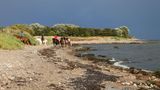 Reiterinnen an der Küste am Wulfener Hals auf der  Insel Fehmarn