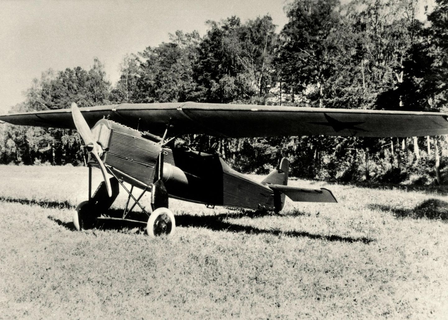 Geheime Zusammenarbeit: In einem Zweigwerk in Fili bei Moskau baut der deutsche Flugzeughersteller Junkers ab 1923 Sportflugzeuge zu Jagdfliegern für die junge sowjetische Luftwaffe um. Auf ähnlichen Maschinen werden bald deutsche Piloten im knapp 500 Kilometer entfernten Lipzek für den Luftkampf ausgebildet