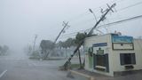 Extreme Windböen haben Strommasten in Fort Myers, Florida umgeknickt. Mehr als drei Millionen Haushalte in dem Bundesstaat waren ohne Strom, wie aus Daten der Seite poweroutage.us hervorging