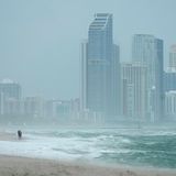 Vorboten des Sturms: Am Strand von Sunny Isles Beach (Florida) fegt der am 9. Oktober auffrischende Wind Sand über den Strand