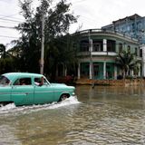 Neben extremen Windgeschwindigkeiten brachte Hurrikan "Milton" auch Hochwasser und extreme Niederschläge. Im Bild eine überschwemmte Straße in Havanna am 9. Oktober